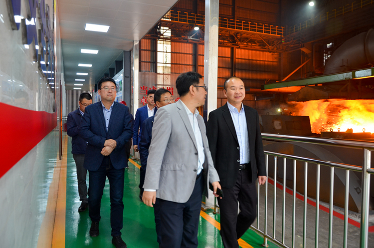 陜鋼集團漢鋼公司到釩鈦科技參觀交流：現場非常震撼，環(huán)境特別好！(圖2)