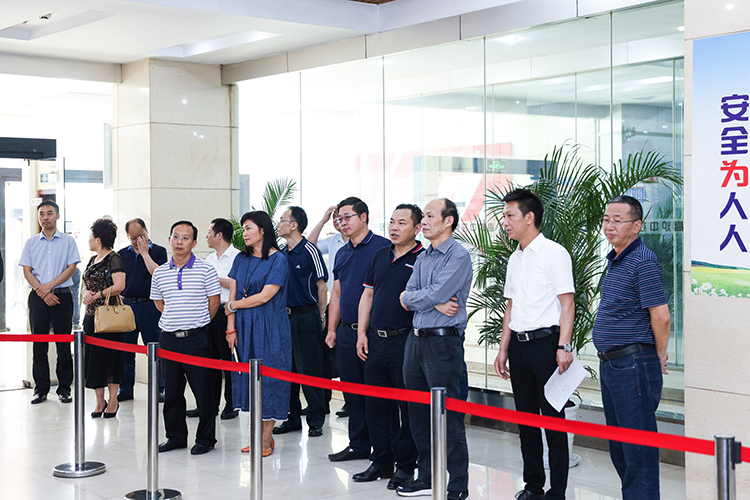 省人大常委會(huì)鄭樹(shù)全一行蒞臨川威連界基地參觀考察(圖1)