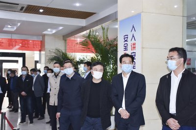 內(nèi)江市市中區(qū)黨政代表團赴川威連界基地開展投資促進活動