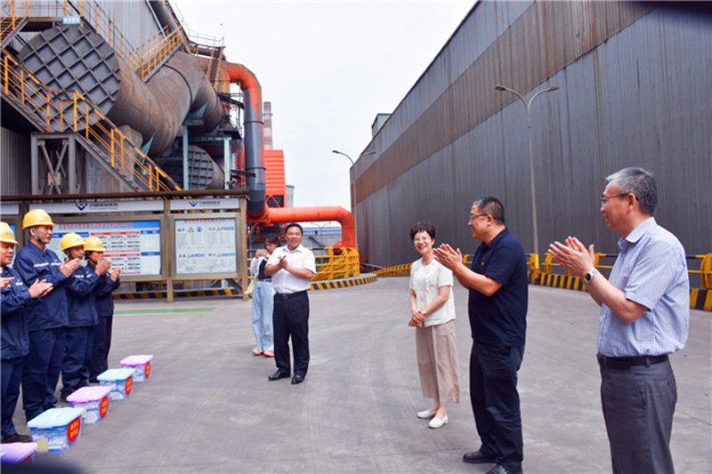 省總工會(huì)調(diào)研組到川威連界基地調(diào)研并慰問(wèn)一線員工(圖1)