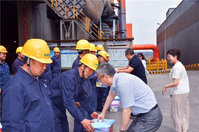 省總工會(huì)調(diào)研組到川威連界基地調(diào)研并慰問(wèn)一線員工(圖3)