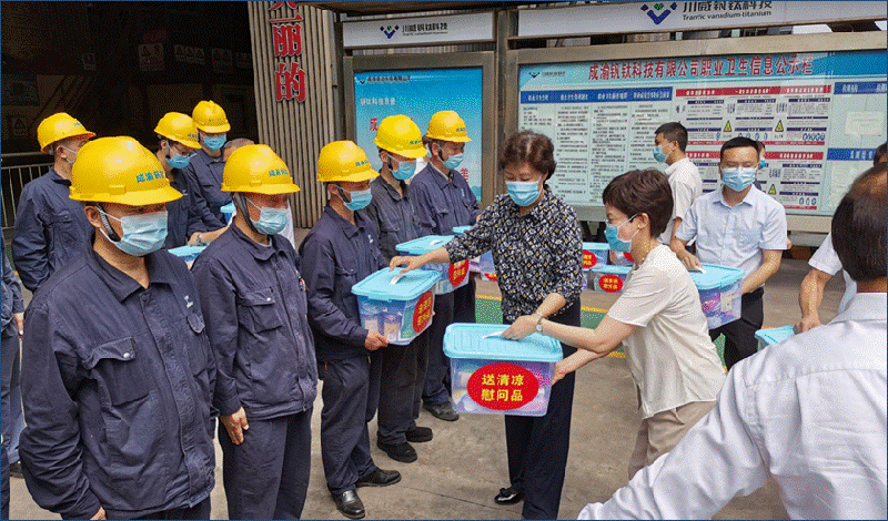 省委常委、統(tǒng)戰(zhàn)部長(zhǎng)、省總工會(huì)主席田向利調(diào)研川威連界基地并慰問一線員工(圖3)