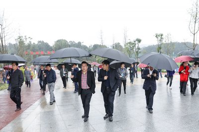 省總工會(huì)副主席苗勇率市州調(diào)研組專題調(diào)研川威集團(tuán)企業(yè)職工之家陣地建設(shè)情況