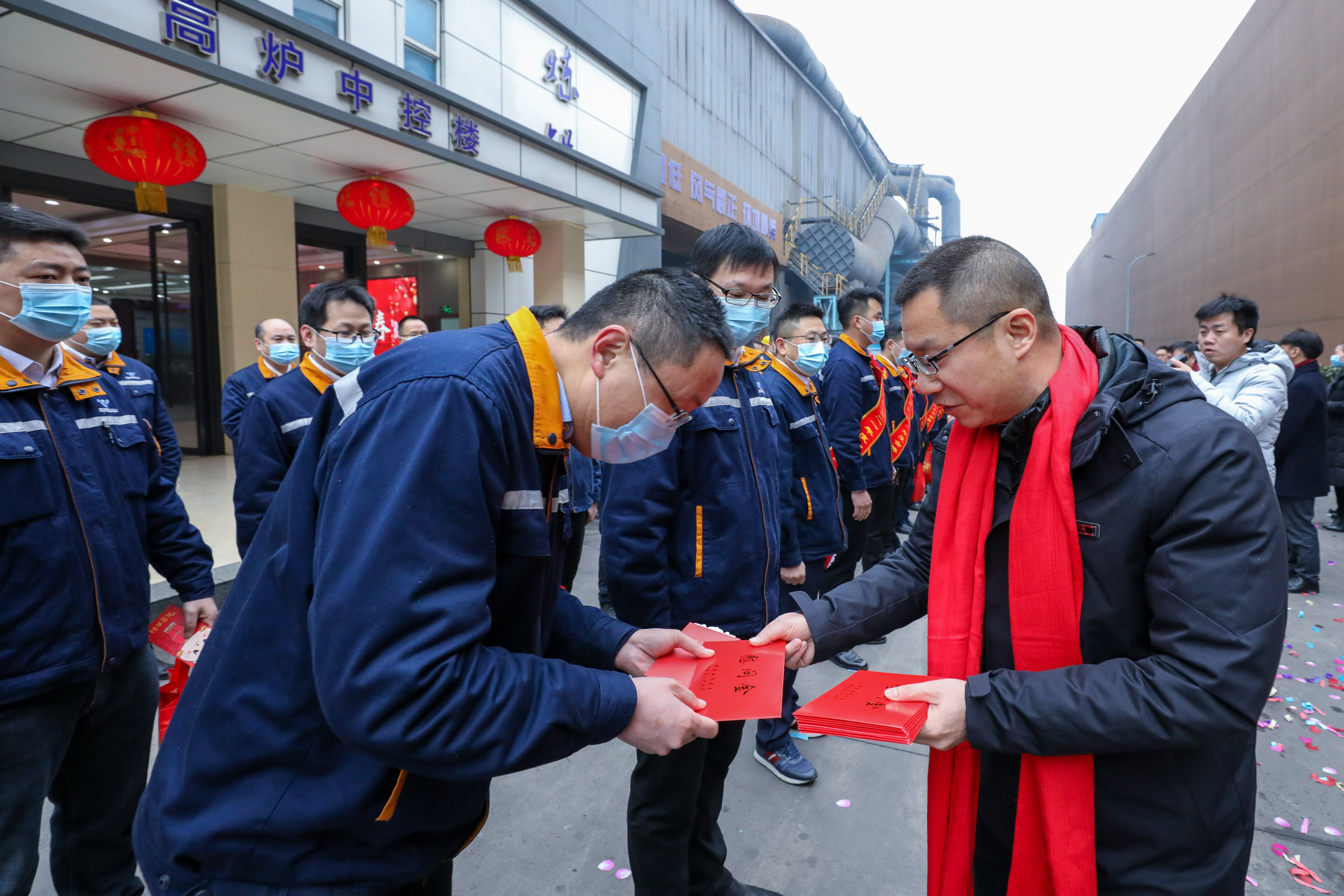 威遠縣委書記蘭徐春節(jié)到連界基地慰問(圖2)