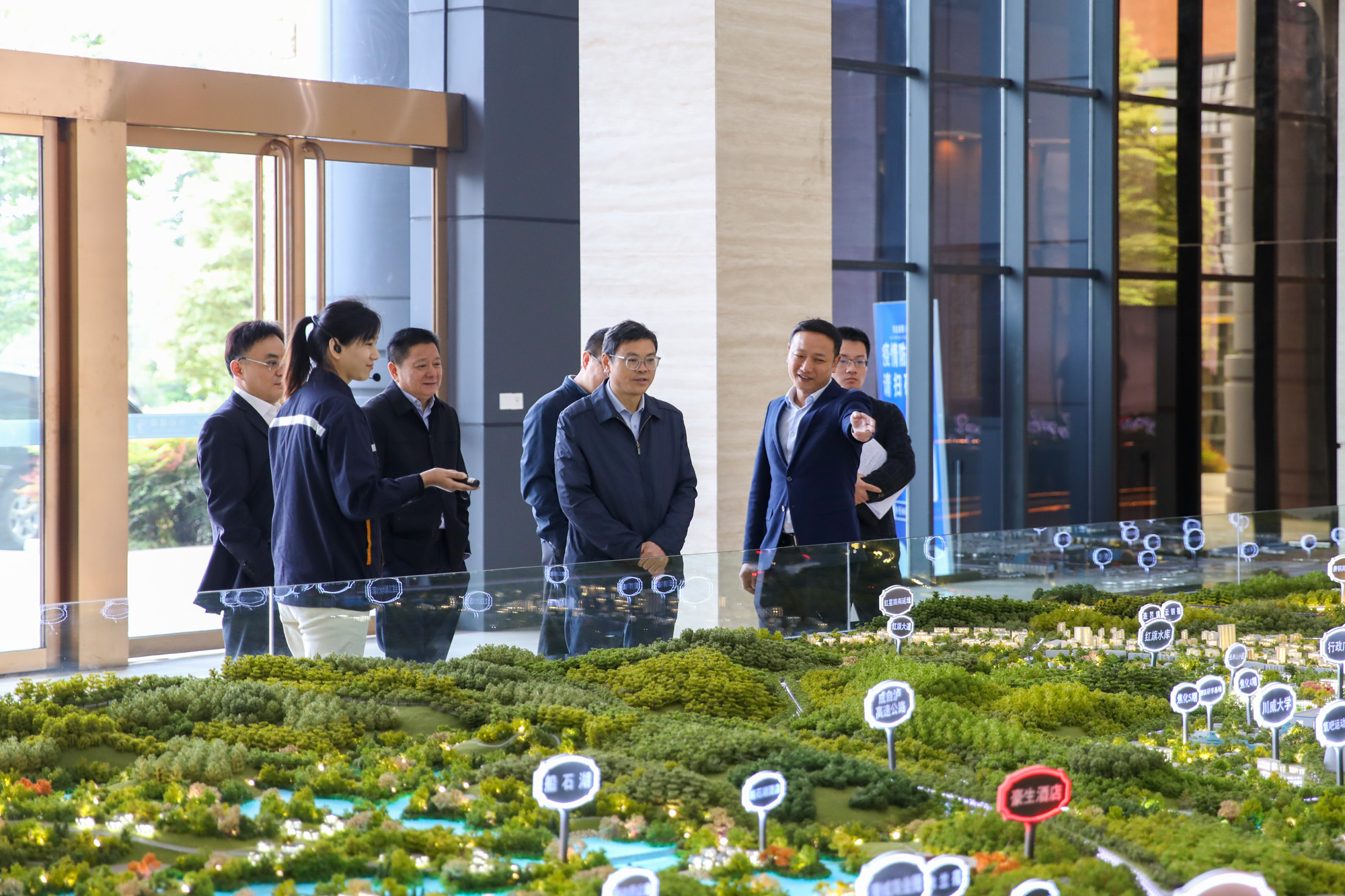 內(nèi)江市副市長(zhǎng)何仁洋一行到川威連界基地調(diào)研