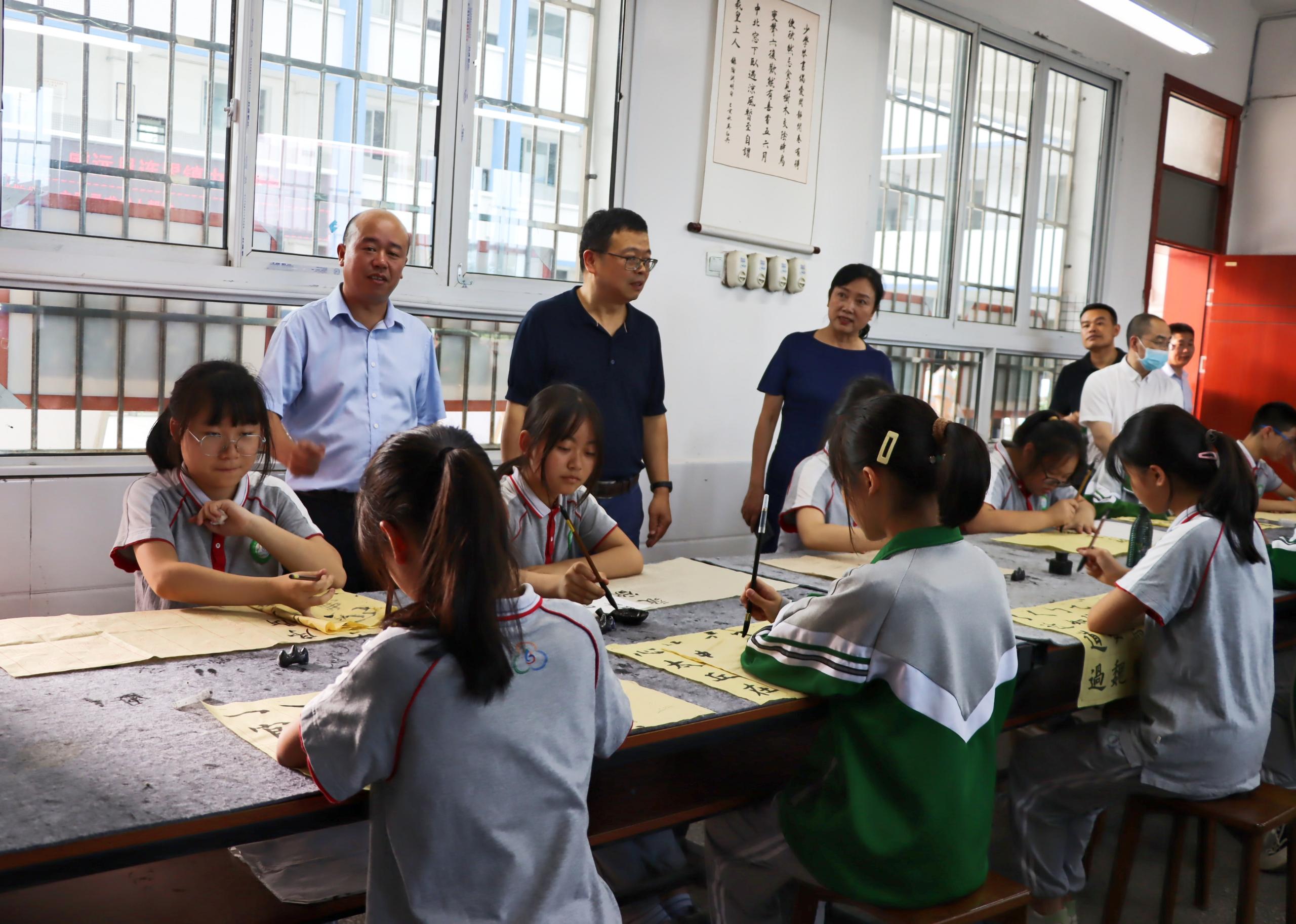 省人大教科文衛(wèi)委副主任黃勇一行到川威連界基地考察調研(圖3)
