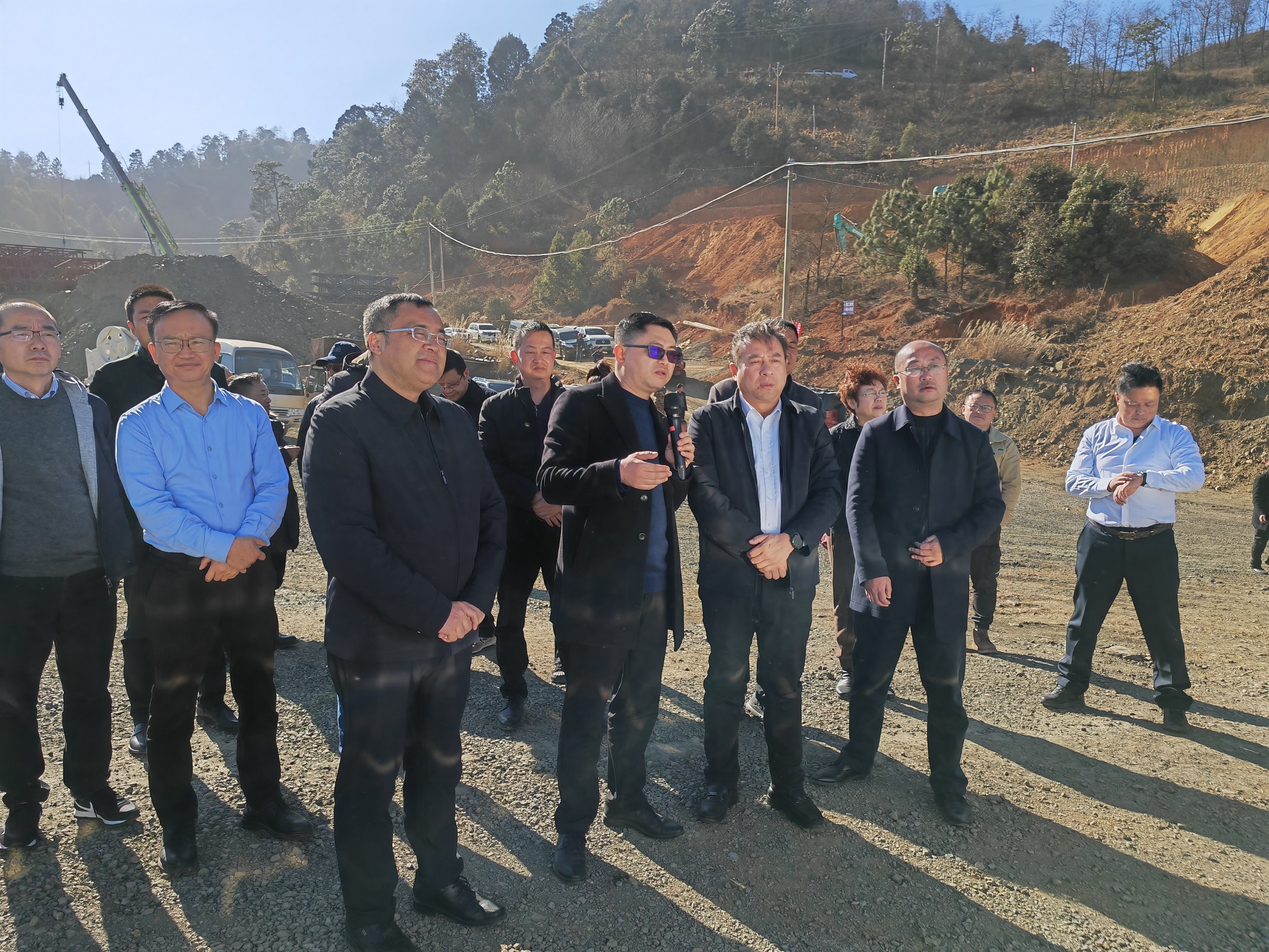 涼山州州委常委、州政府常務(wù)副州長向貴瑜到礦業(yè)總公司白草礦區(qū)調(diào)研(圖2)