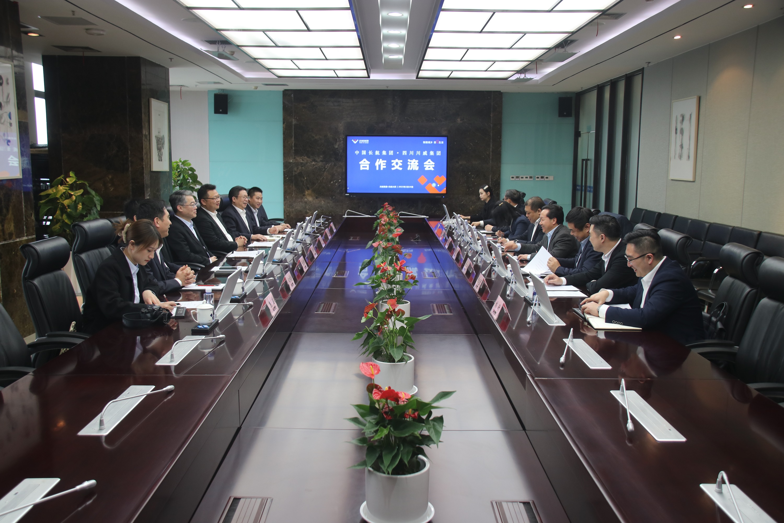 川威集團(tuán)與中國(guó)長(zhǎng)江航運(yùn)集團(tuán)簽署戰(zhàn)略合作框架協(xié)議