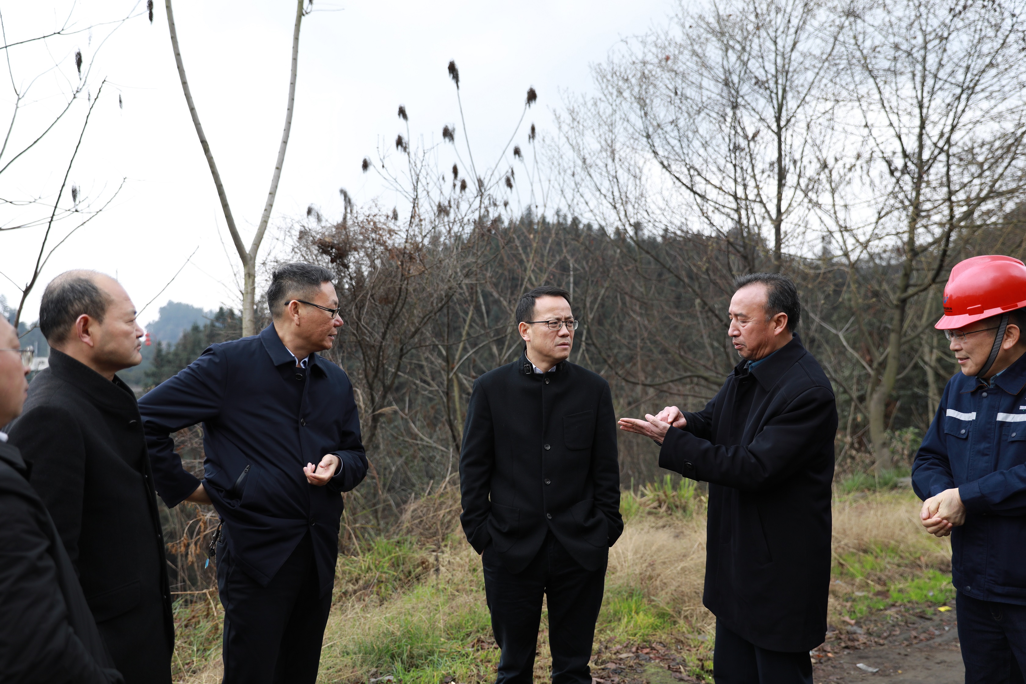 內(nèi)江市委常委羅萬(wàn)東一行到川威連界基地調(diào)研
