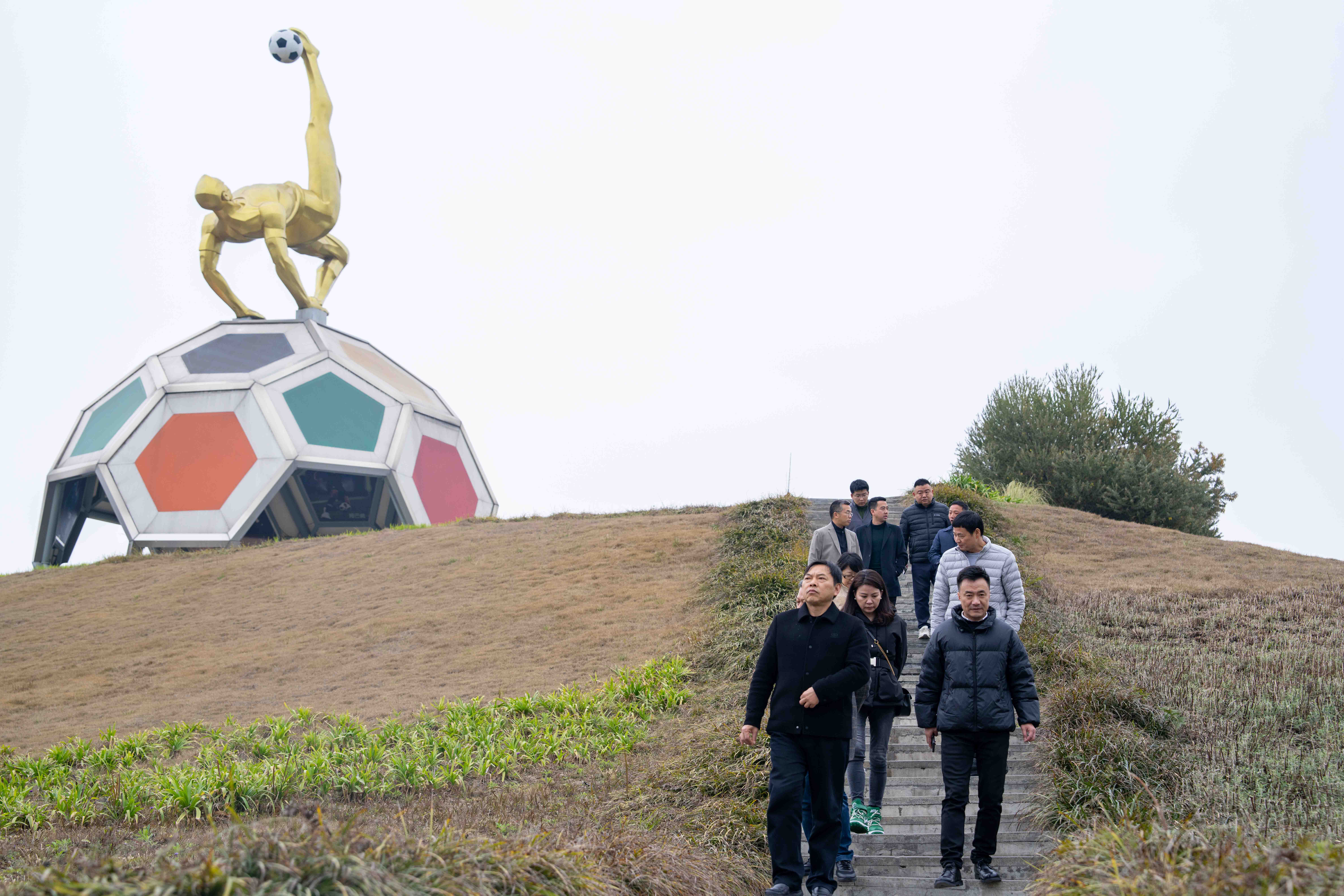 省主流媒體一行赴川威集團(tuán)連界基地考察交流(圖2)