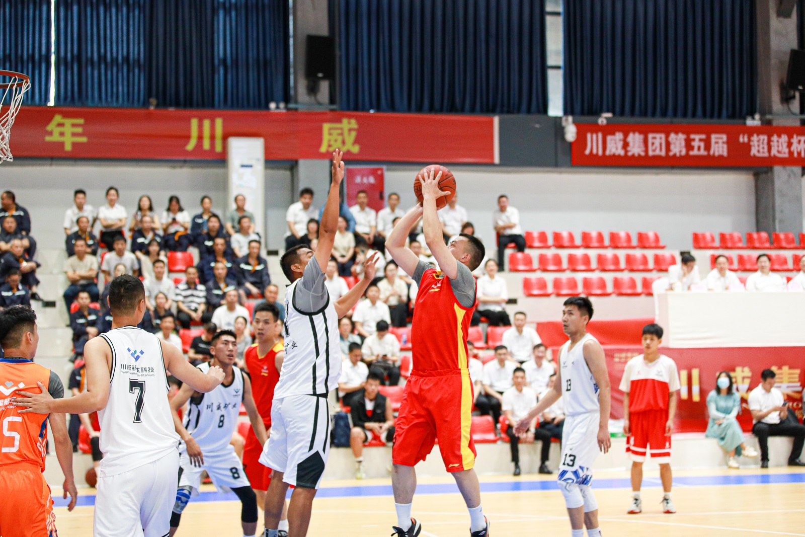 川威集團(tuán)第五屆“超越杯”體競聯(lián)賽精英賽隆重舉行(圖4) 川威集團(tuán)第五屆“超越杯”體競聯(lián)賽精英賽隆重舉行(圖4)
