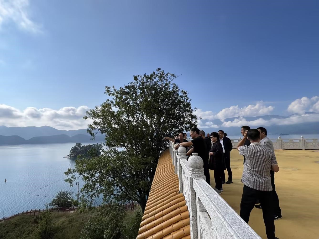 大力支持 彰顯底蘊(yùn) 奮力發(fā)展—— 鄧顯祥調(diào)研鹽源瀘沽湖達(dá)祖項(xiàng)目(圖2) 大力支持 彰顯底蘊(yùn) 奮力發(fā)展—— 鄧顯祥調(diào)研鹽源瀘沽湖達(dá)祖項(xiàng)目(圖2)