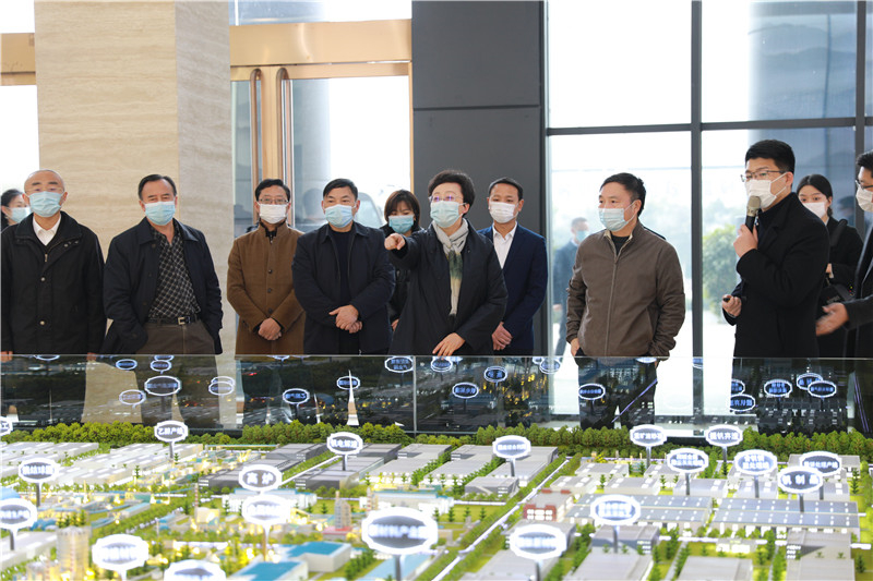 內(nèi)江市市長(zhǎng)鄭莉一行蒞臨川威連界基地調(diào)研(圖1)