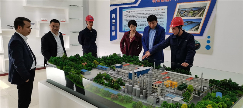 大連博融新材料公司、融科儲能公司蒞臨川威集團(tuán)共同探討釩電池產(chǎn)業(yè)合作(圖1)