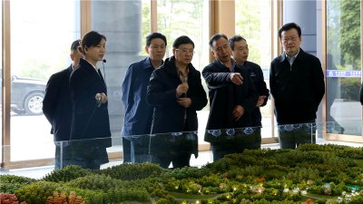 四川循環(huán)經(jīng)濟協(xié)會會長鐘勤建一行到川威連界基地調(diào)研