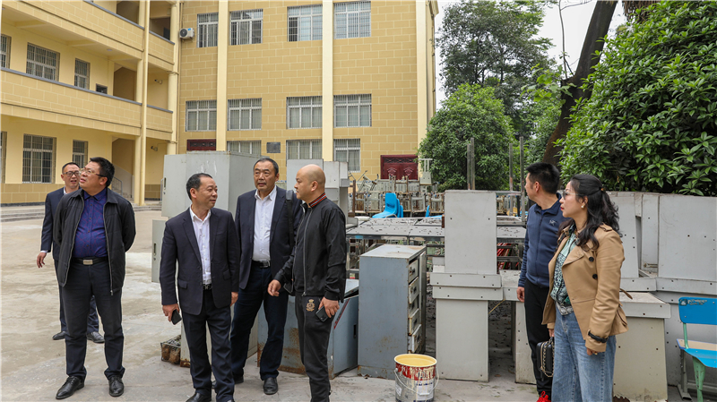博駿教育集團(tuán)副總裁謝綱一行蒞臨川威考察座談(圖1)