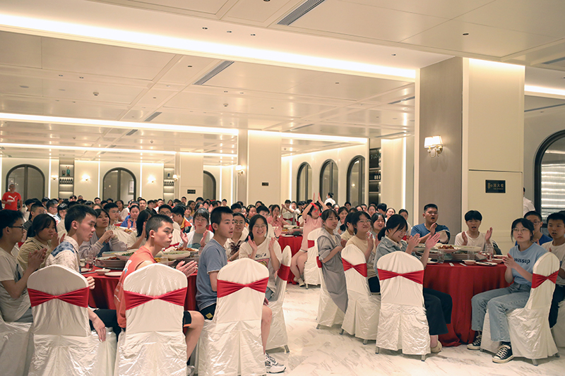 助力高考暖人心 深情慰問(wèn)送關(guān)懷——集團(tuán)公司慰問(wèn)競(jìng)力學(xué)校高考考生(圖4)