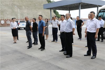 西昌市委副書(shū)記曾懷陽(yáng)一行到川威調(diào)研