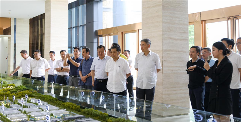 四川省委省政府決策咨詢(xún)委員會(huì)到川威集團(tuán)交流調(diào)研(圖1)